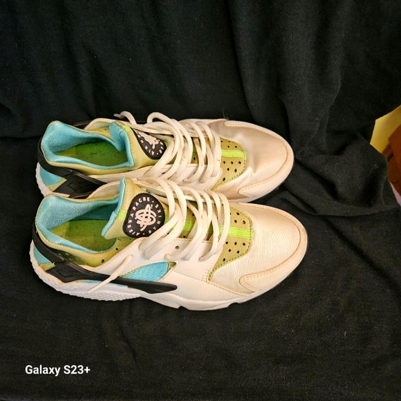 Nike Hurache - Picture 1 of 3